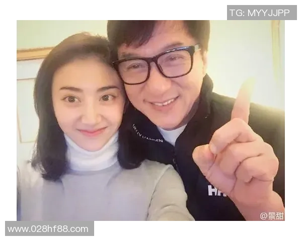 李知恩与足球明星亲密合影展现运动与音乐的完美结合